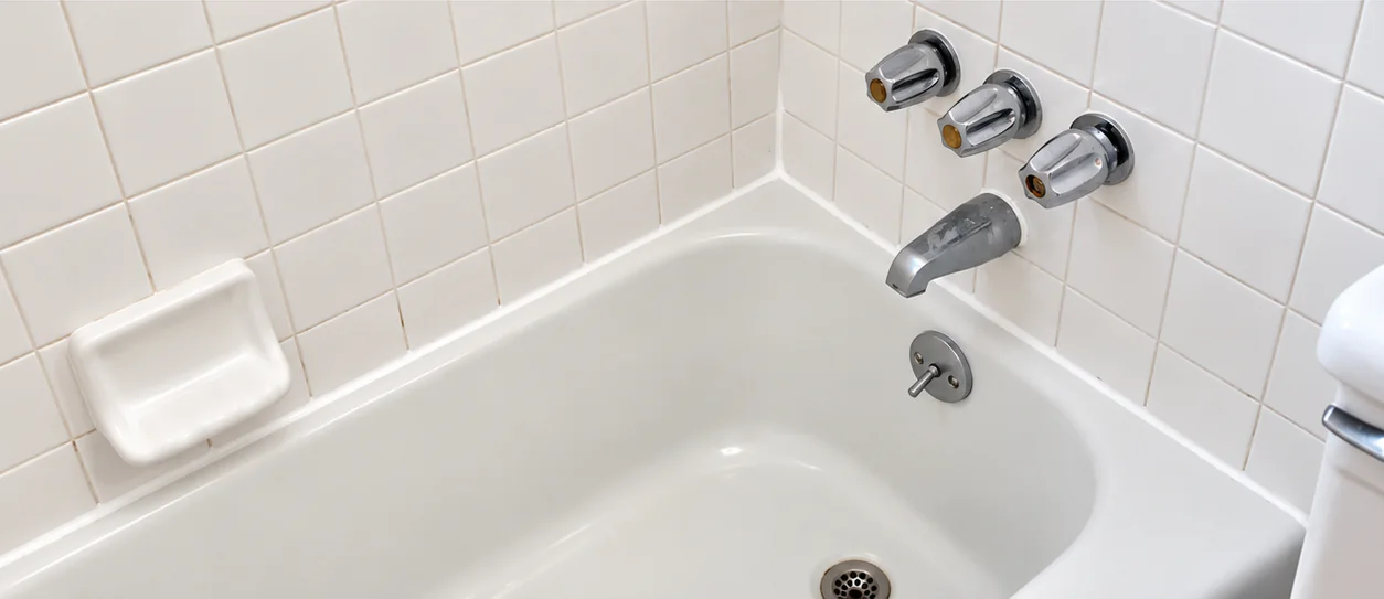 Clean bathtub and tile after Rubi's cleaning service